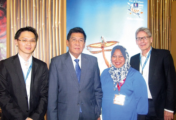 Alan Hoffery, Singapore Airlines. (right)